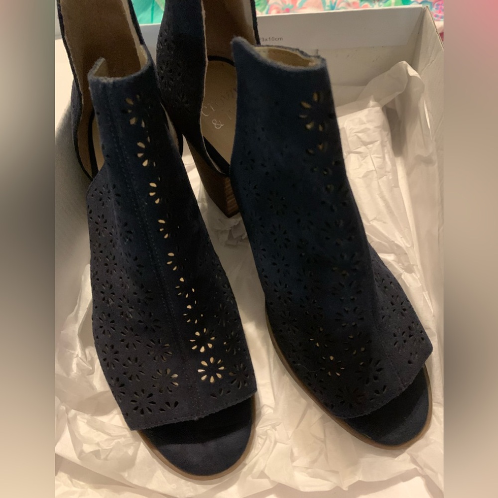 Crown & Ivy  Navy Open toe  Cut Out Booties